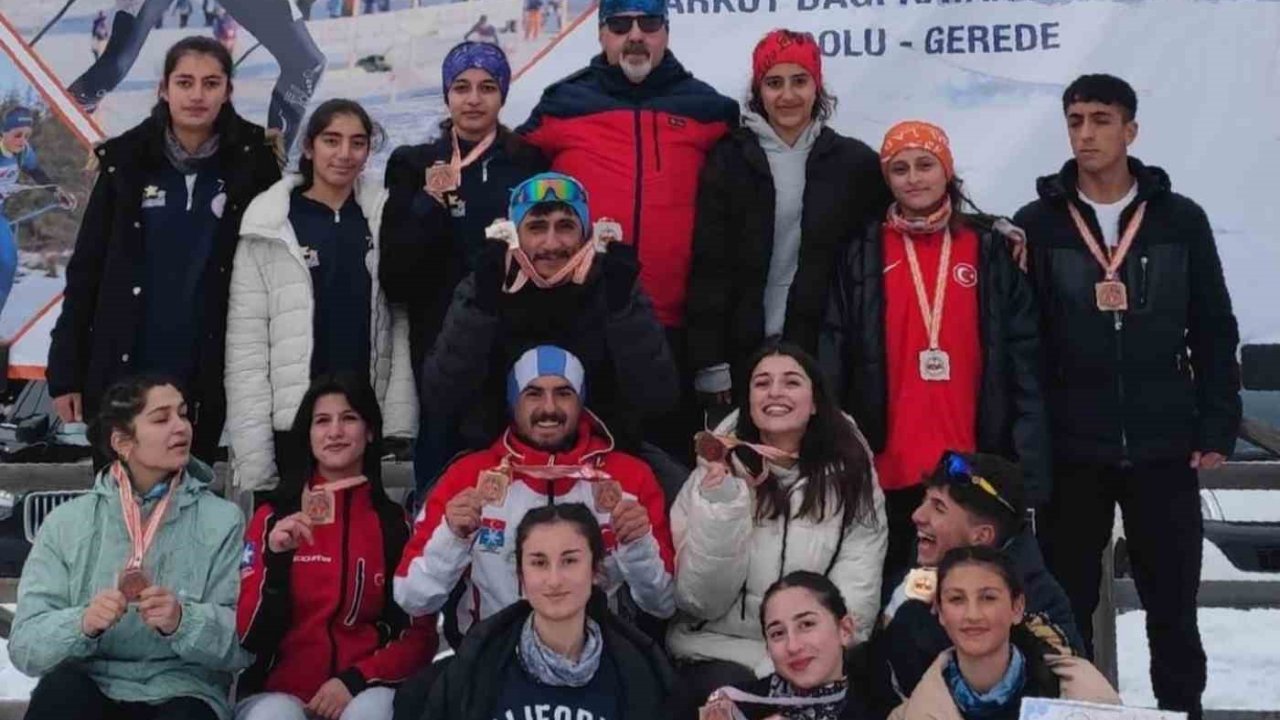 Vanlı sporcular kayakla oryantiringde 14 madalya kazandı