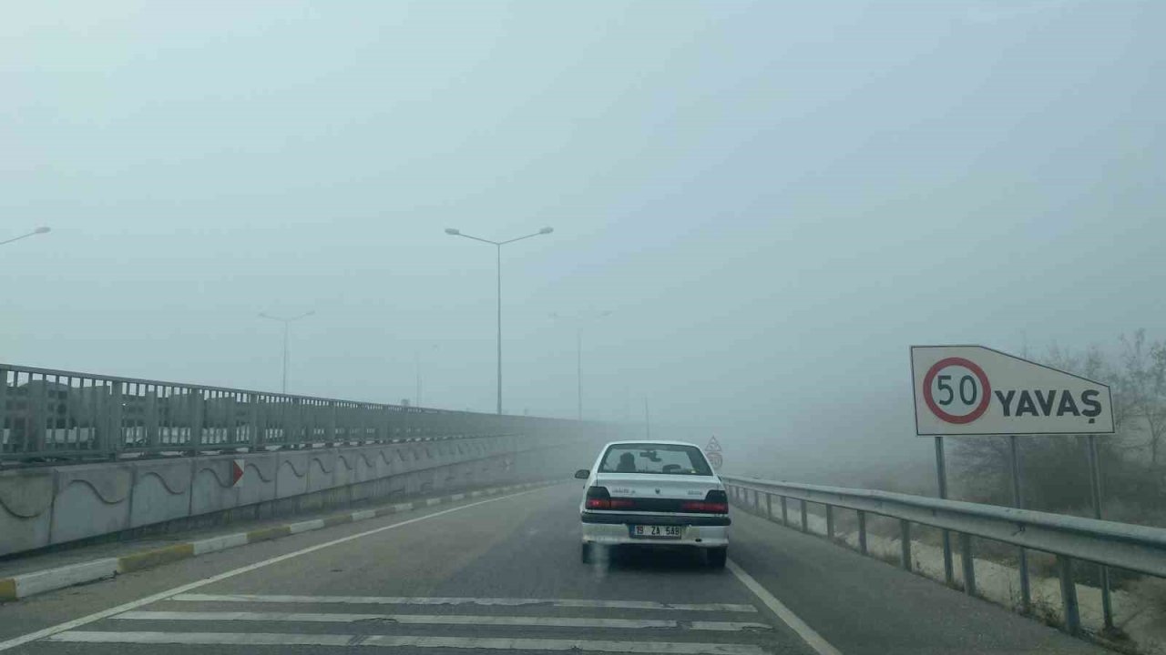 Çorum’da yoğun sis ulaşımı olumsuz etkiledi