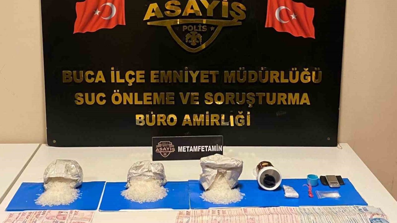 İzmir’de uyuşturucuya 2 gözaltı