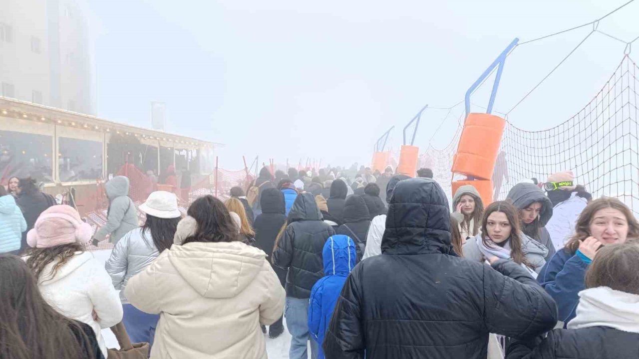 Uludağ’da izdiham...Günübirlikçiler ve üniversiteliler akın etti