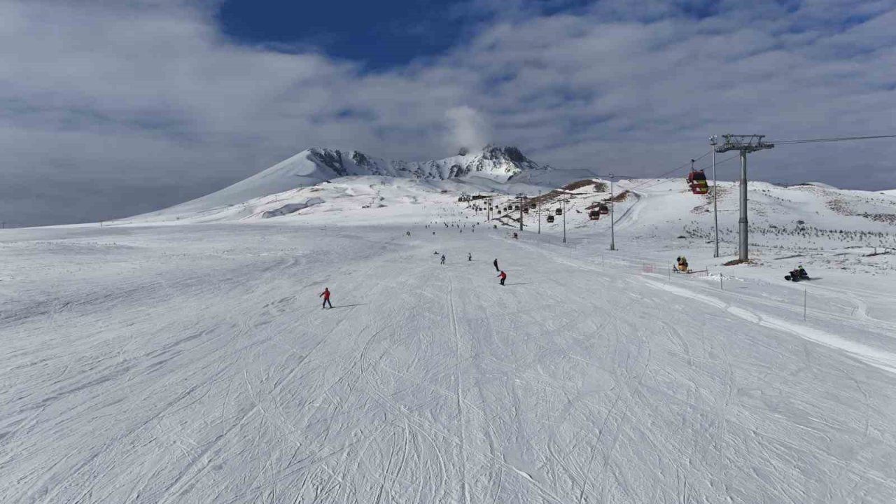 Erciyes hafta sonu yine ilgi odağı oldu