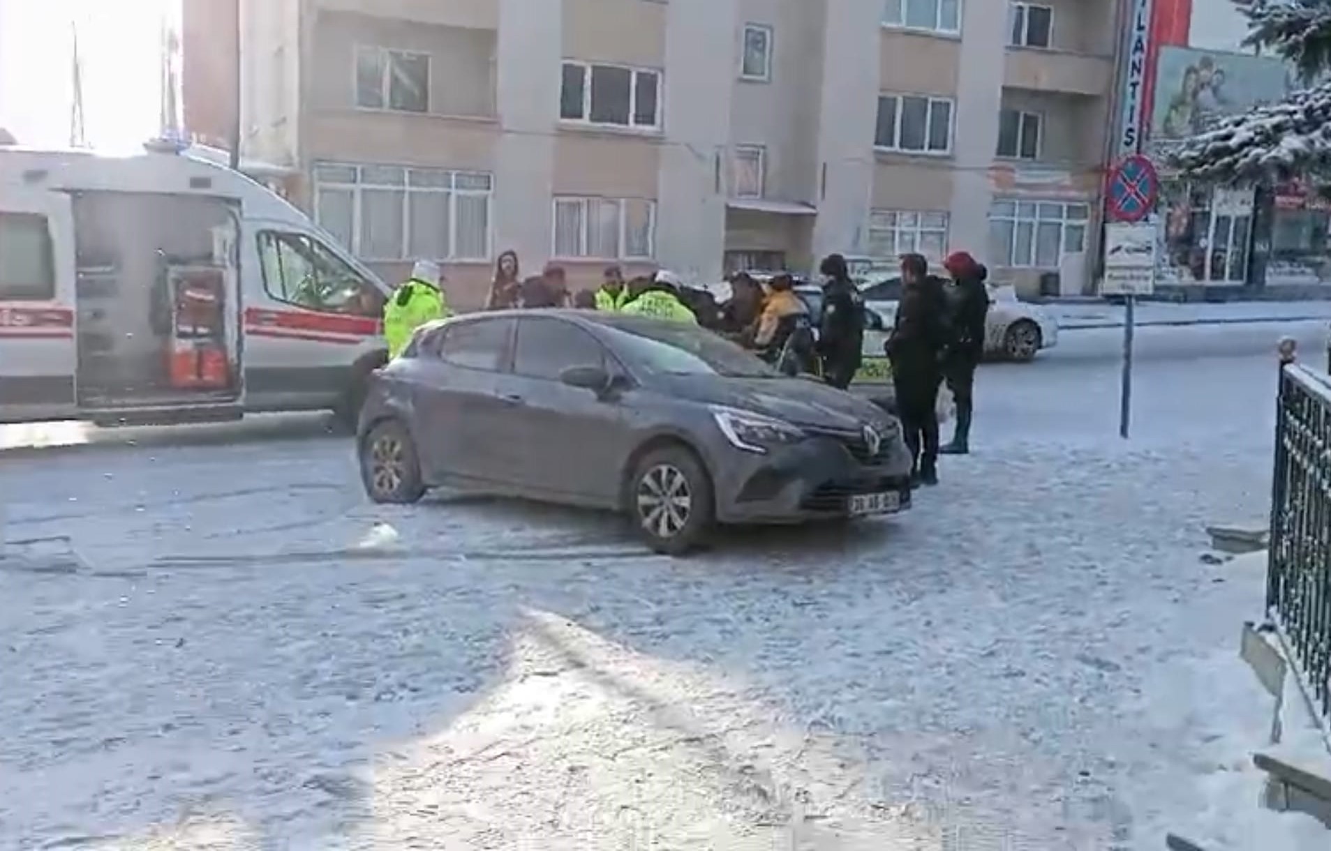 Kars'ta buzlanma kazaya neden oldu 1 yaralı