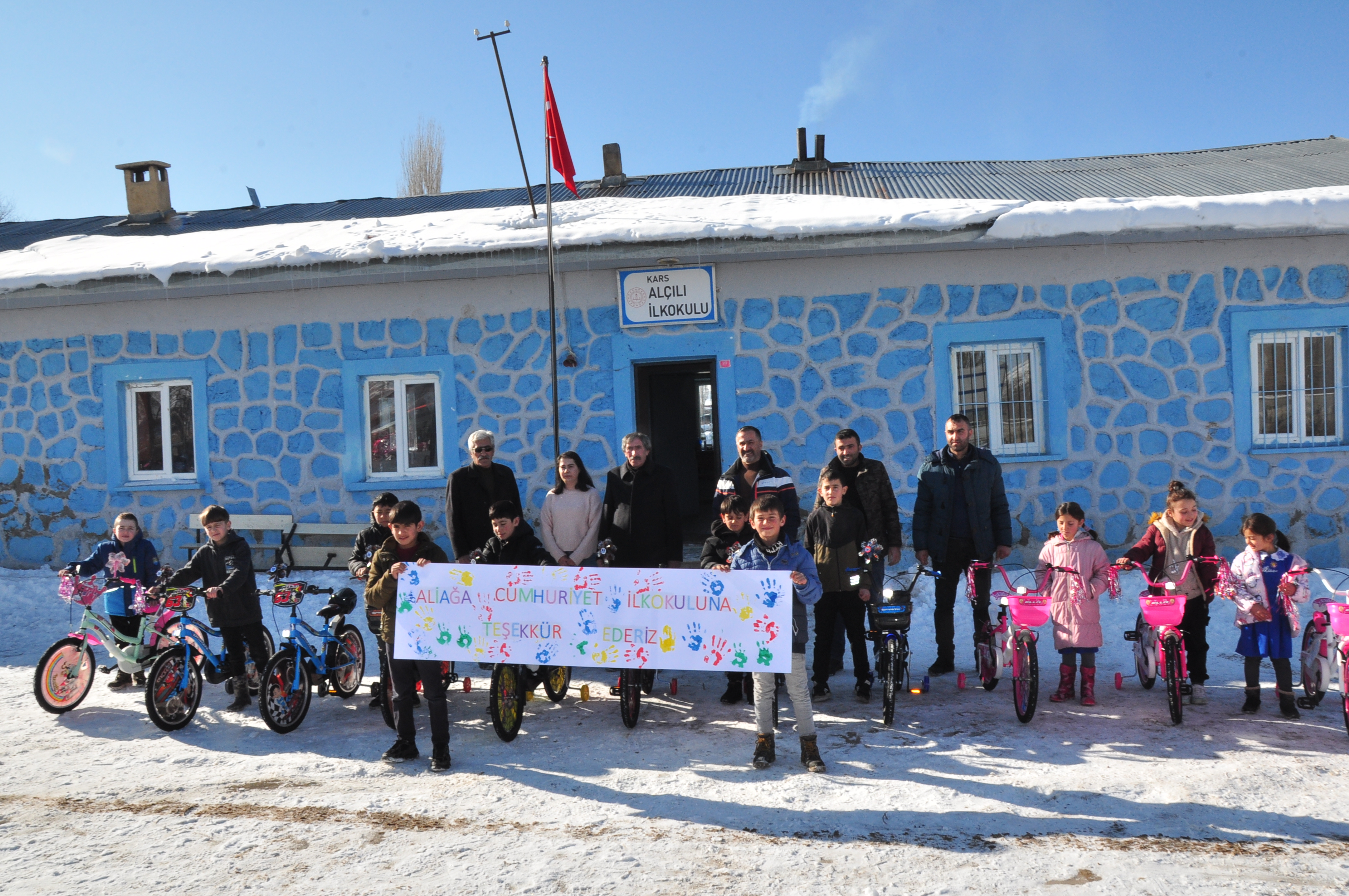 Kars Alçılı Köyünde çocuklara Bisiklet hediye edildi!