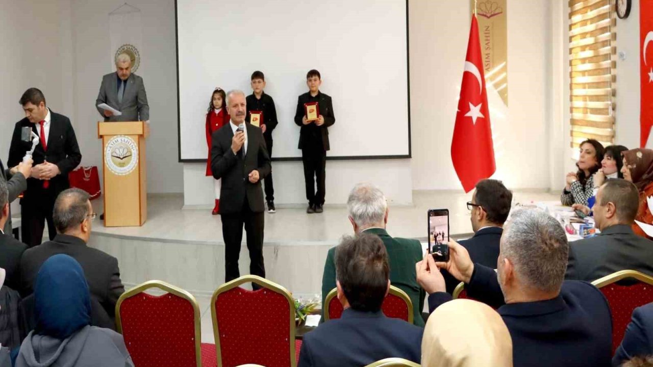 İstiklal Marşını en güzel okumak için yarıştılar