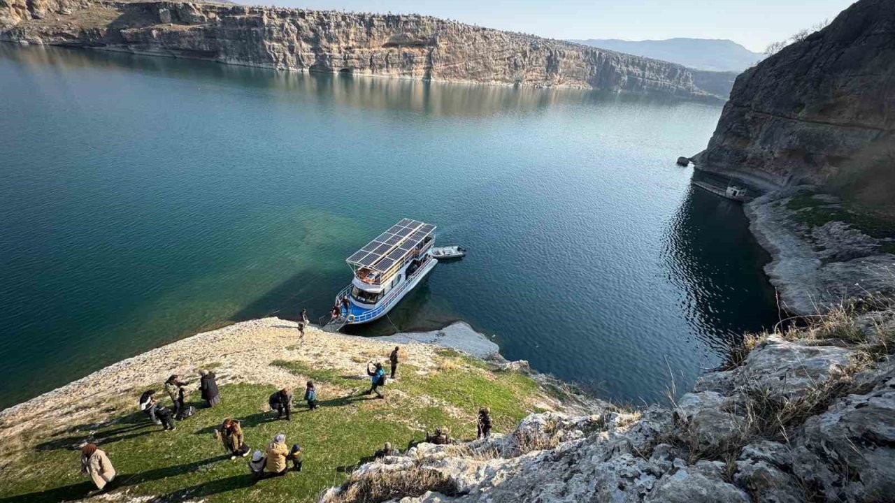 Gerger Kanyonları ziyaretçilerini ağırlıyor