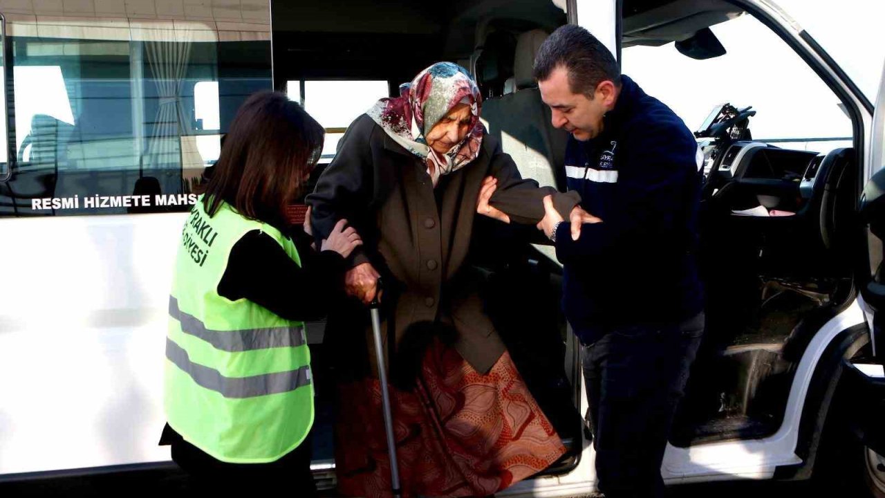 Bayraklı Belediyesi ‘yaşlı destek hattı’ kurdu