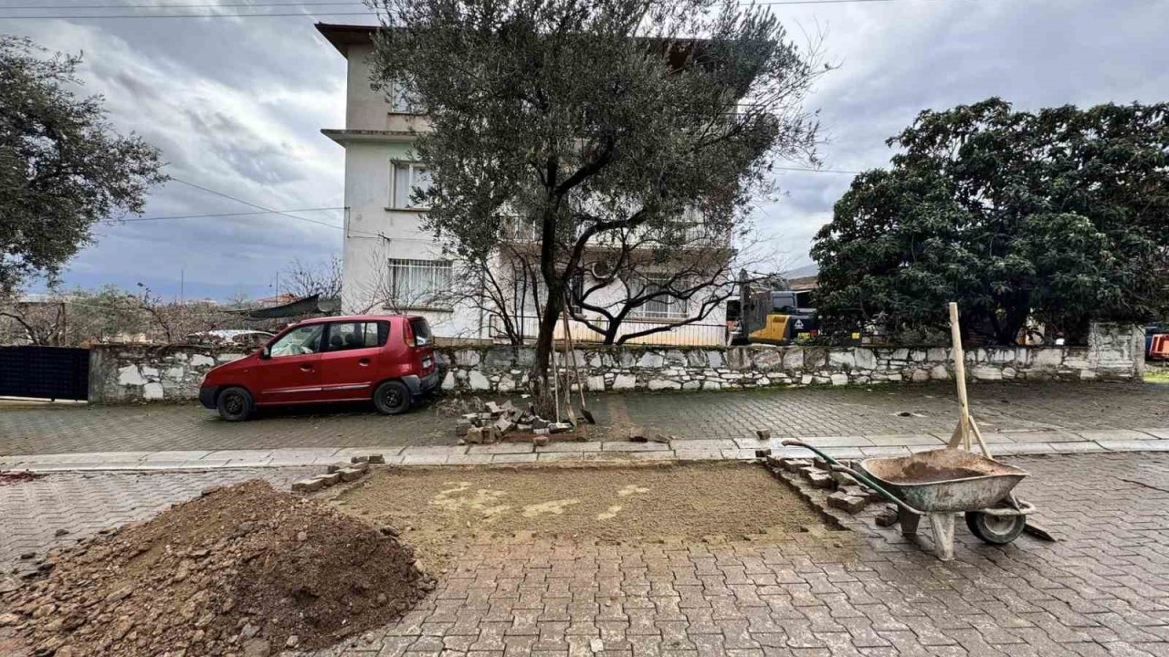 Karacasu’da yol bakım çalışmaları sürüyor