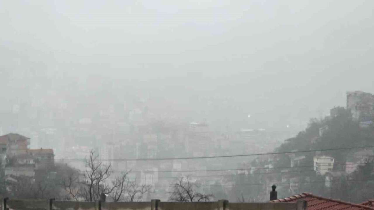 Zonguldak’ta sis ve yağışlı hava etkili oluyor