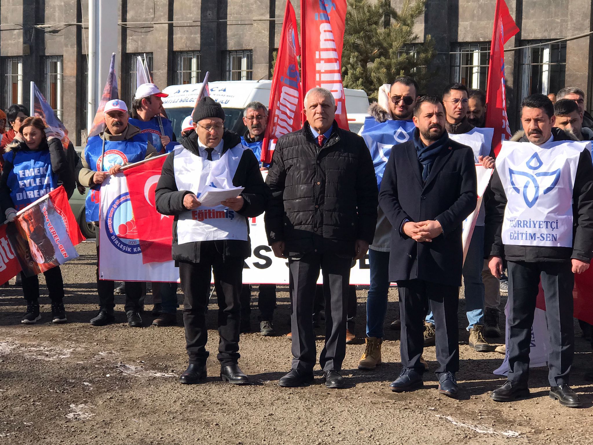 Kars CHP'den, iş bırakan öğretmenlere destek