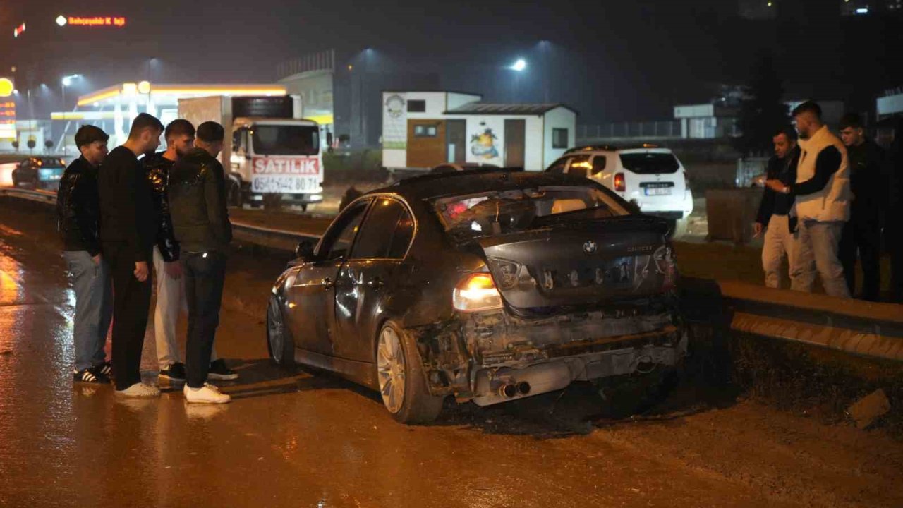 Yağmurun kayganlaştırdığı yolda zincirleme kaza: 1 yaralı