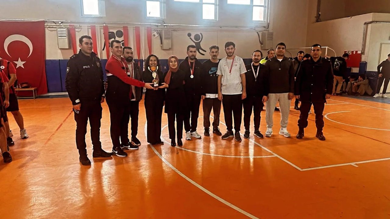 ‘Kurumlar Arası Voleybol Turnuvası’ sona erdi