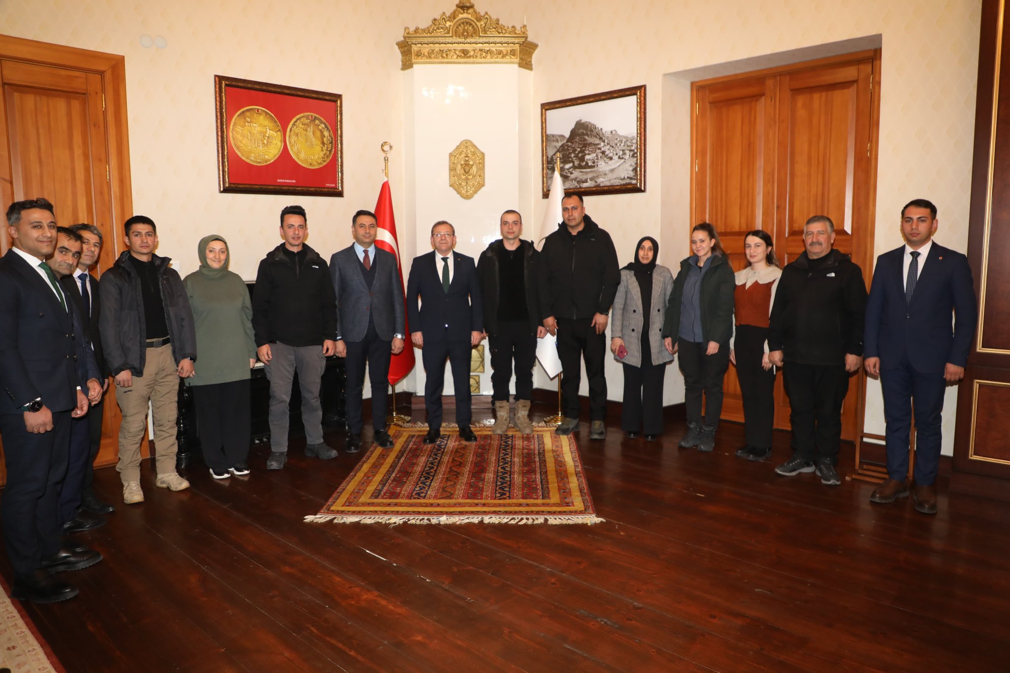 Kars Valilik Personelinden Vali Ziya Polat’a Anlamlı Ziyaret