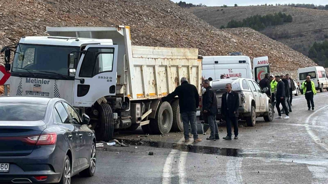 Buzlanma kazaya neden oldu: 4 yaralı