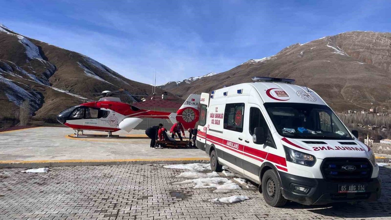 Bahçesaray’da hamile kadın, ambulans helikopterle Van’a sevk edildi