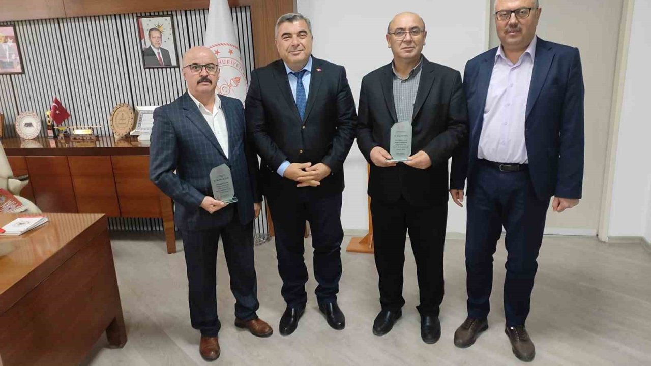 Sünnetci’den emekli olan personele plaket