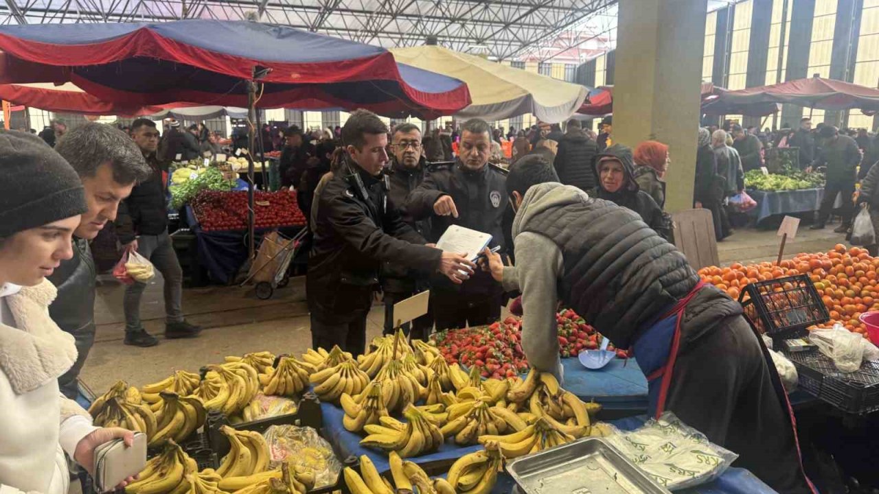 Odunpazarı zabıta ekiplerinden semt pazarlarında terazi ve etiket kontrolü