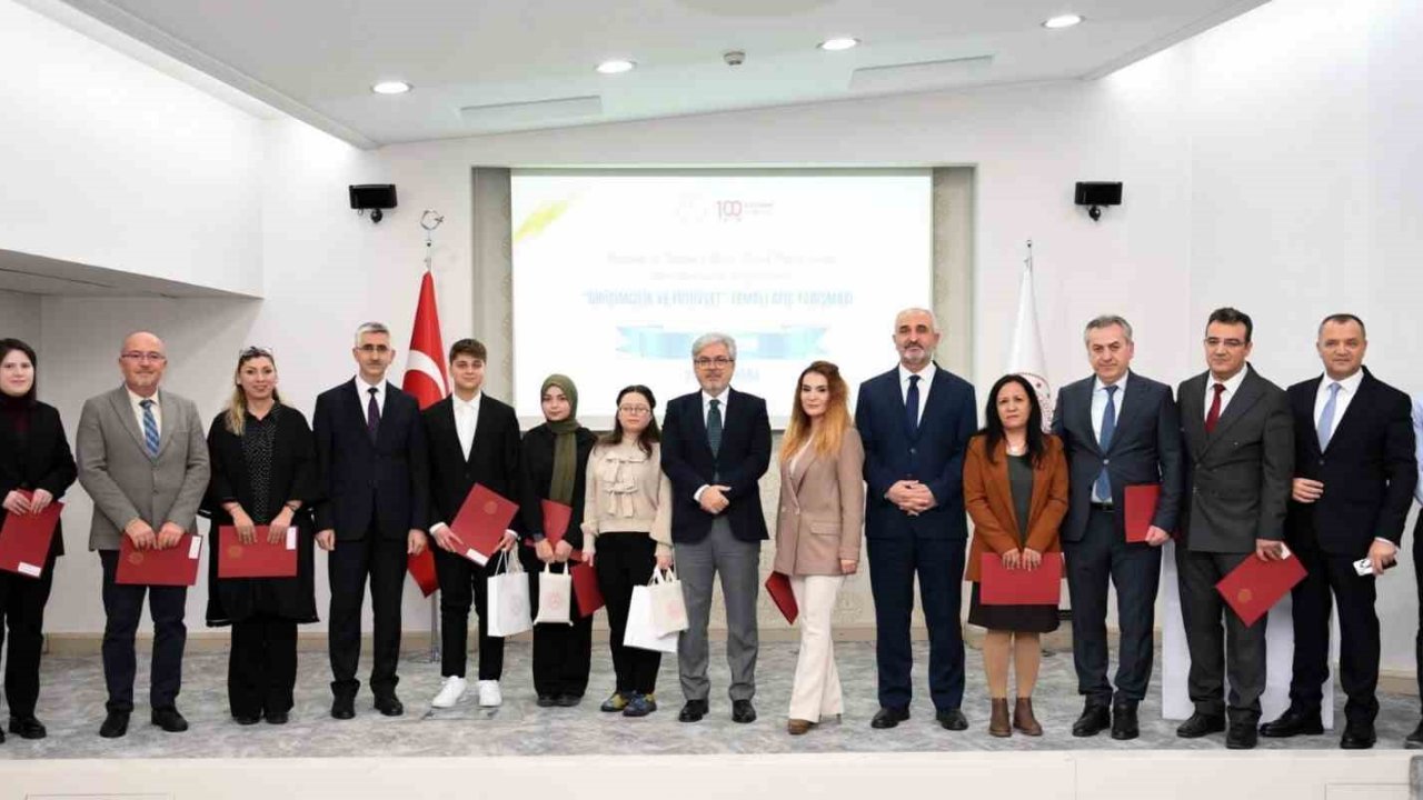 Malatyalı öğrenci, ’Girişimcilik ve Fütüvvet’ temalı afiş yarışmasında üçüncü oldu