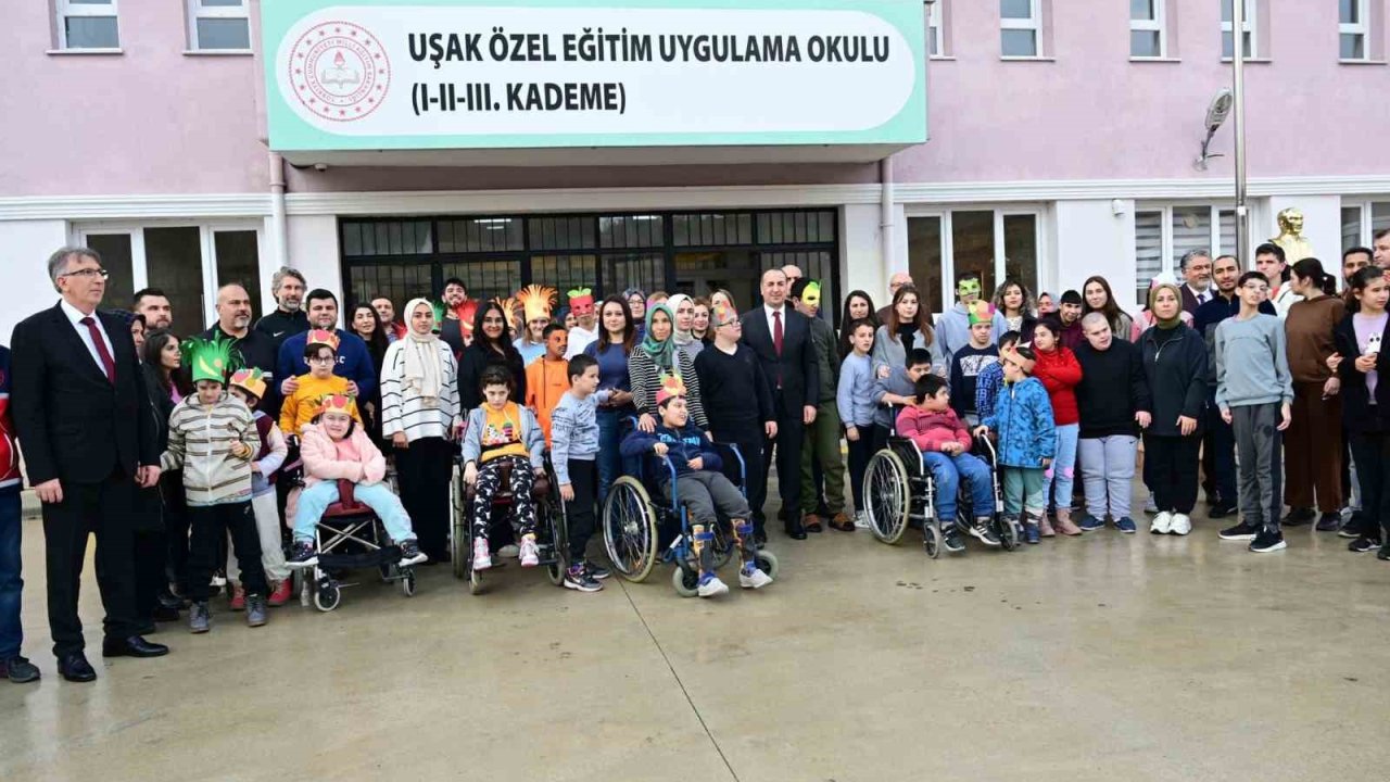 Uşak’ta ‘Okulumda Sağlıklı Besleniyorum’ projesi meyve şenliği etkinliği yapıldı