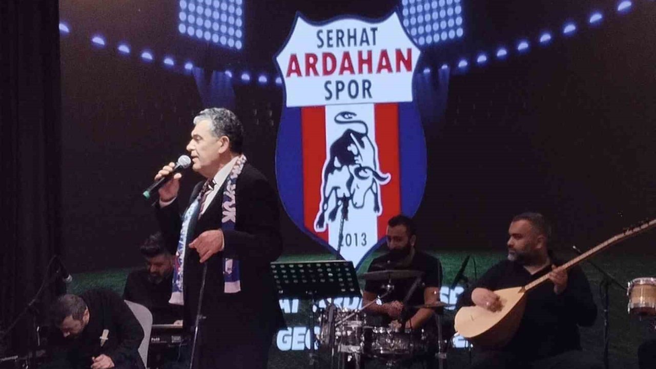 Başkan Demir, Serhat Ardahaspor kulübü dayanışma gecesinde konser verdi