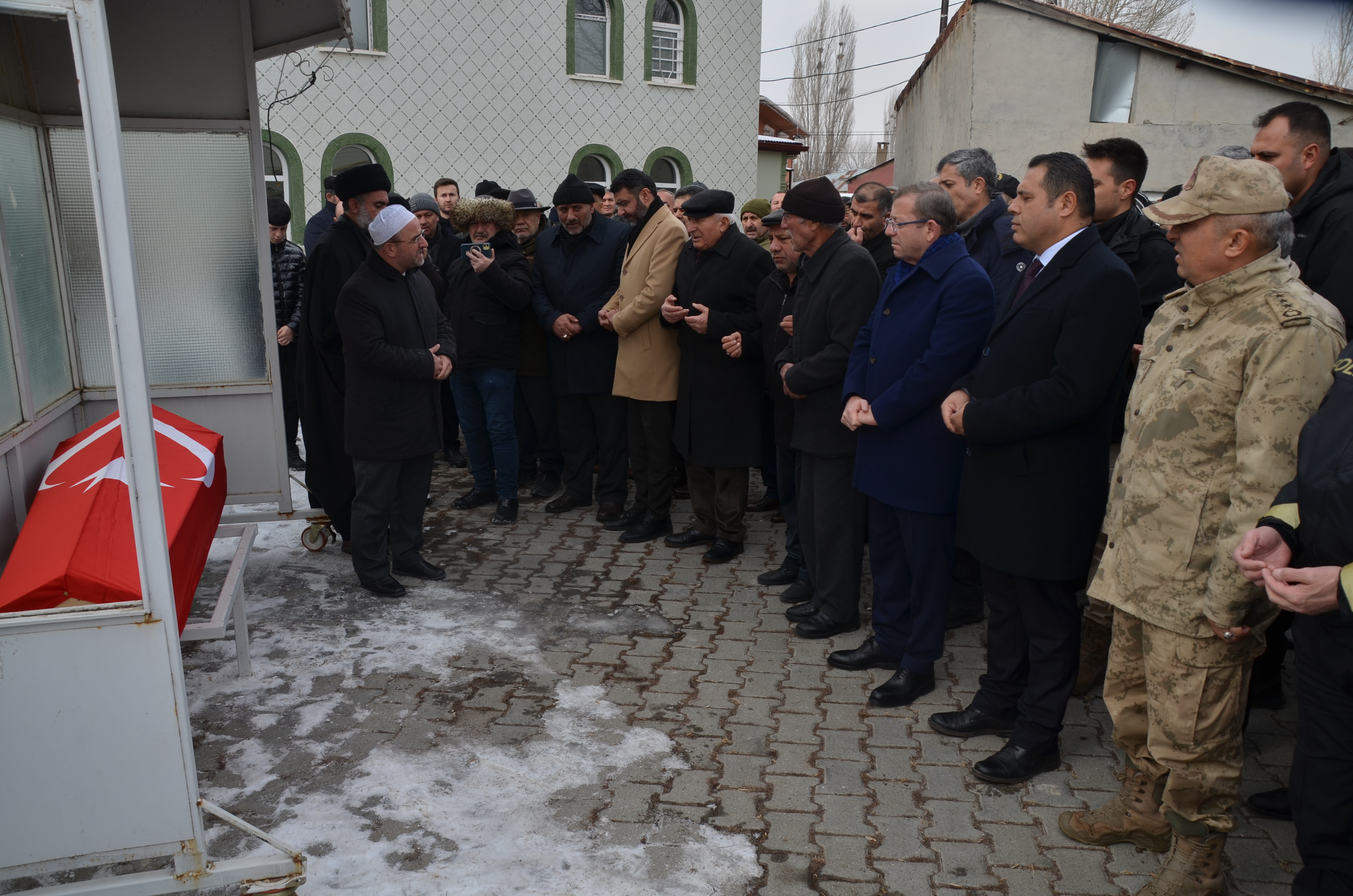 Kars Valisi Ziya Polat, Şehit Cenazesine katıldı.