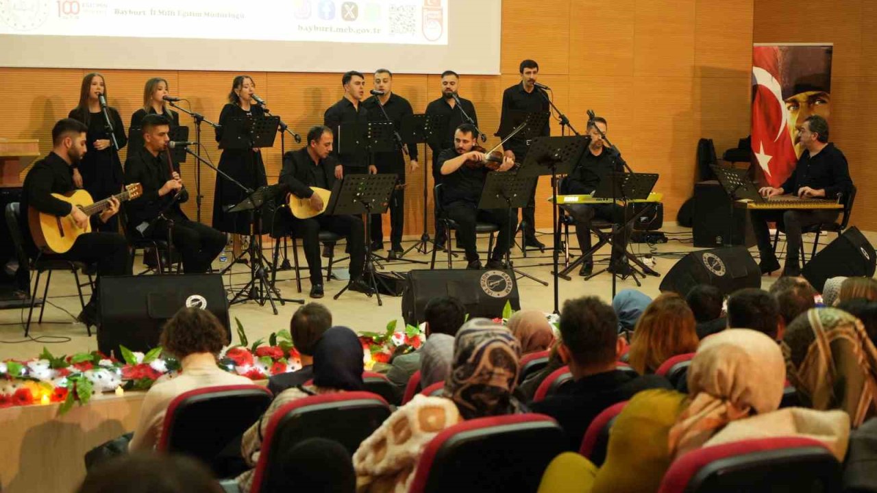 Bayburt’ta müzik öğretmenleri sahne performanslarıyla göz doldurdu