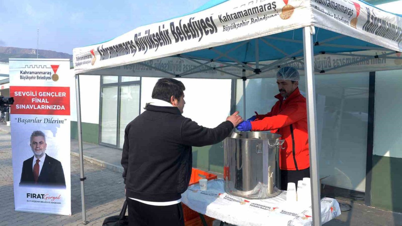 Kahramanmaraş’ta öğrencilere sıcak çorba ikramı