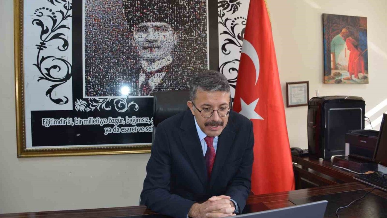 Öğretmenlere hitap eden Vali Çelik: “Her başarı hikayesinin giriş, gelişme ve sonuç kısmında sizler varsınız”