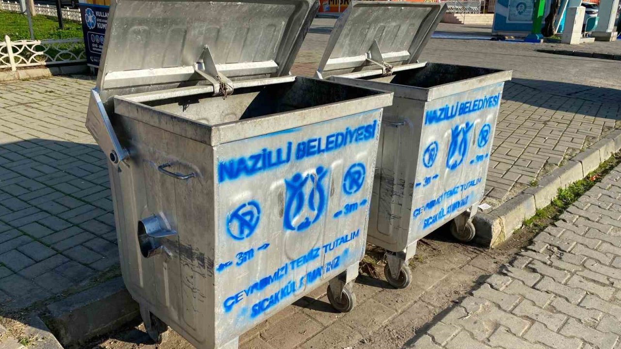 Nazilli’de çöp konteynerleri bakıma alındı