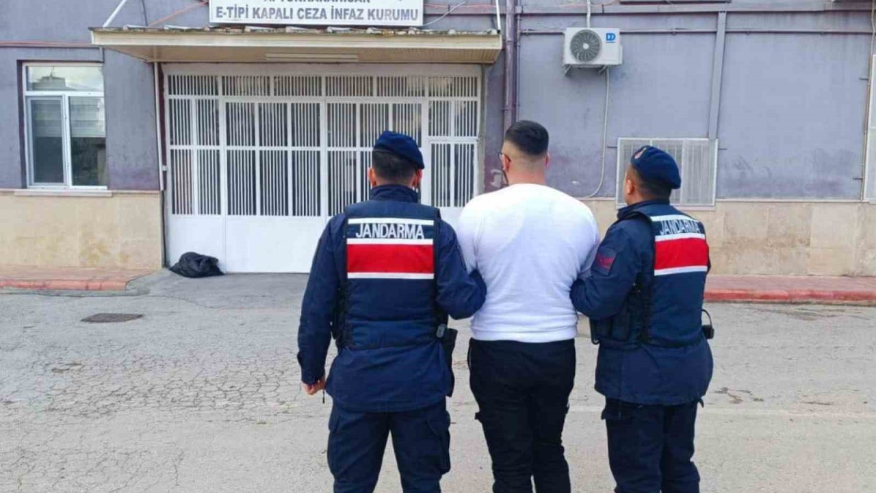 Aranan şahıs jandarmanın takibiyle yakalandı
