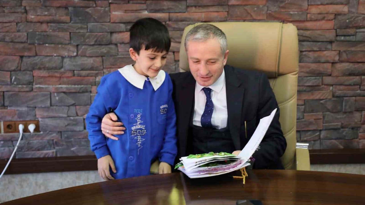 Ağrı Milli Eğitim Müdürü Kökrek, “Dilimizin Zenginlikleri” projesi ödüllerini verdi