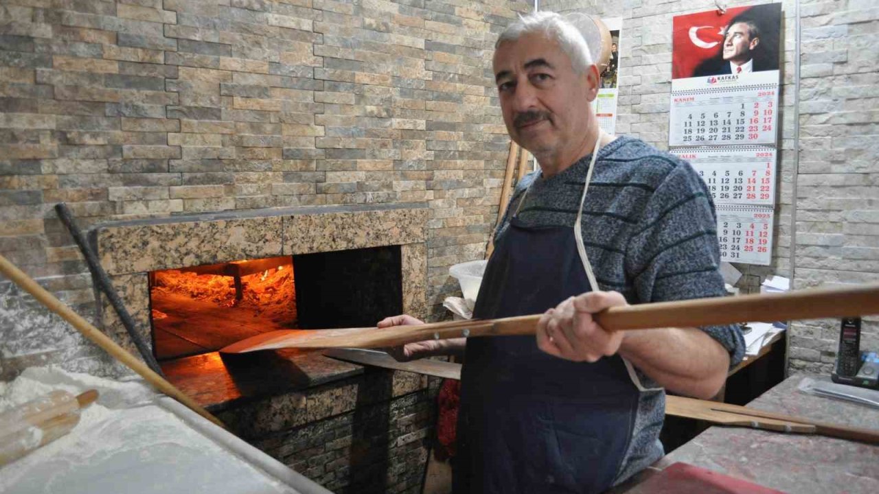 Kışın herkes üşürken onlar 400 derece fırının karşısında ısınıyor