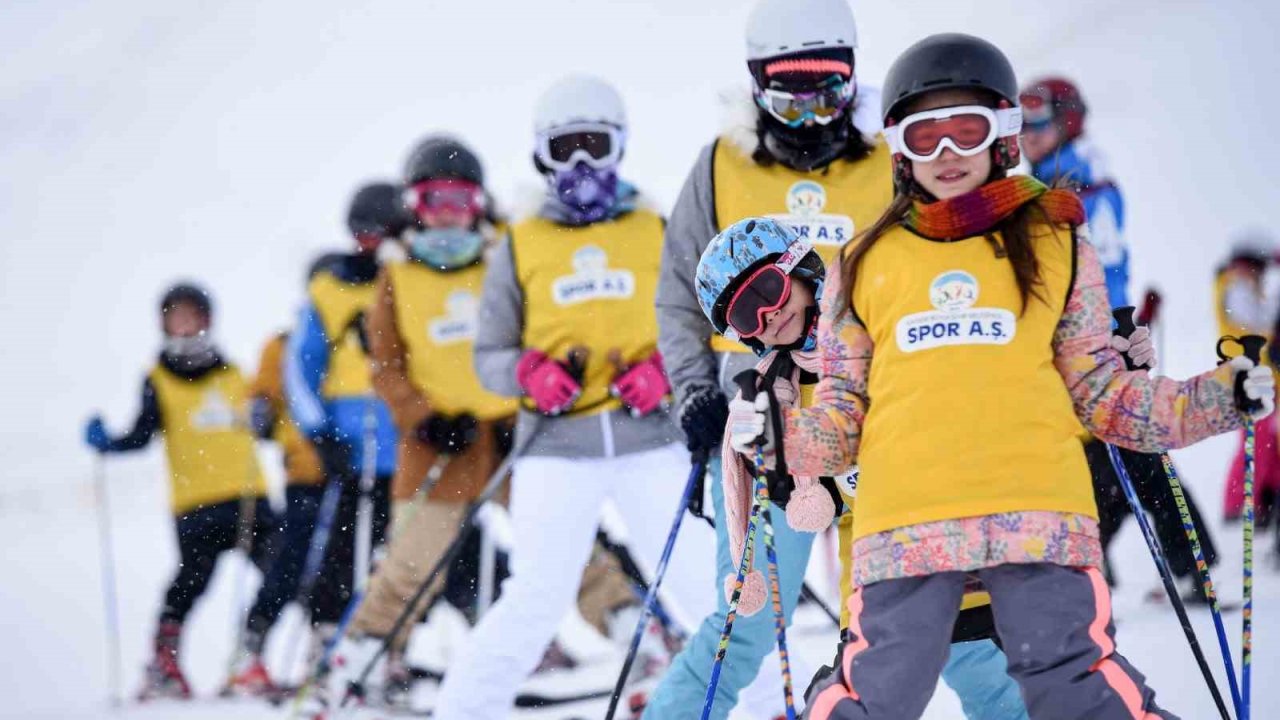 Erciyes Kayak Okulu’nda sömestir dönemi kayak ve snowboard eğitimleri başladı