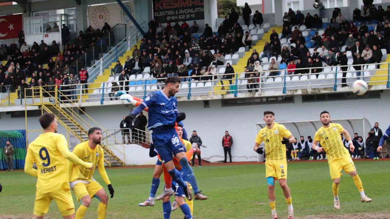 TFF 3. Lig: Pazarspor: 1 - Küçükçekmece Sinop SK: 3