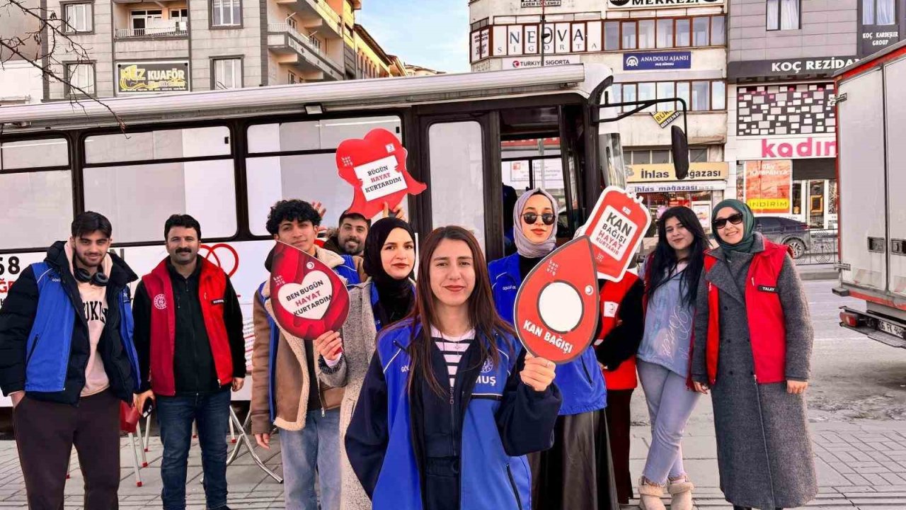 Gençlik liderleri ve gönüllü gençlerden kan bağışına destek