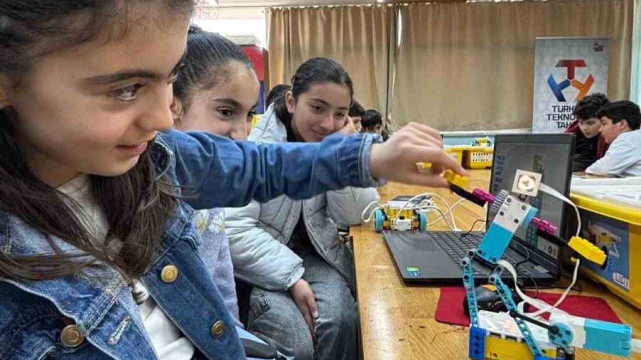 Iğdır’da öğrenciler robotik kodlama eğitimi alıyor