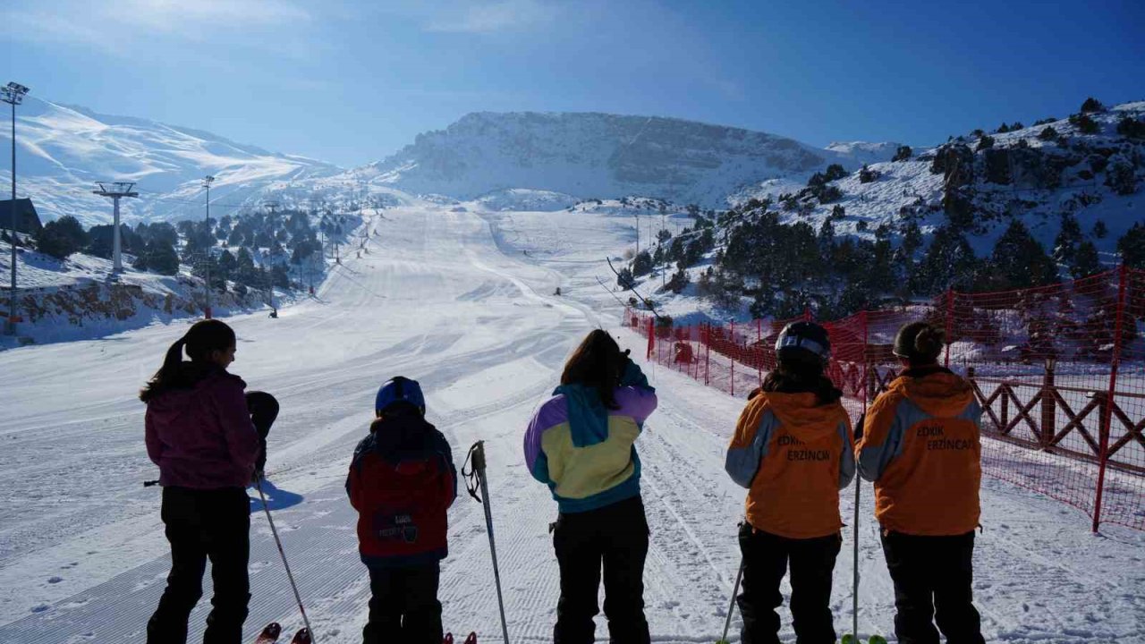 Kayak merkezleri içerisine en çok kar Palandöken ve Ergan Kayak Merkezinde ölçüldü