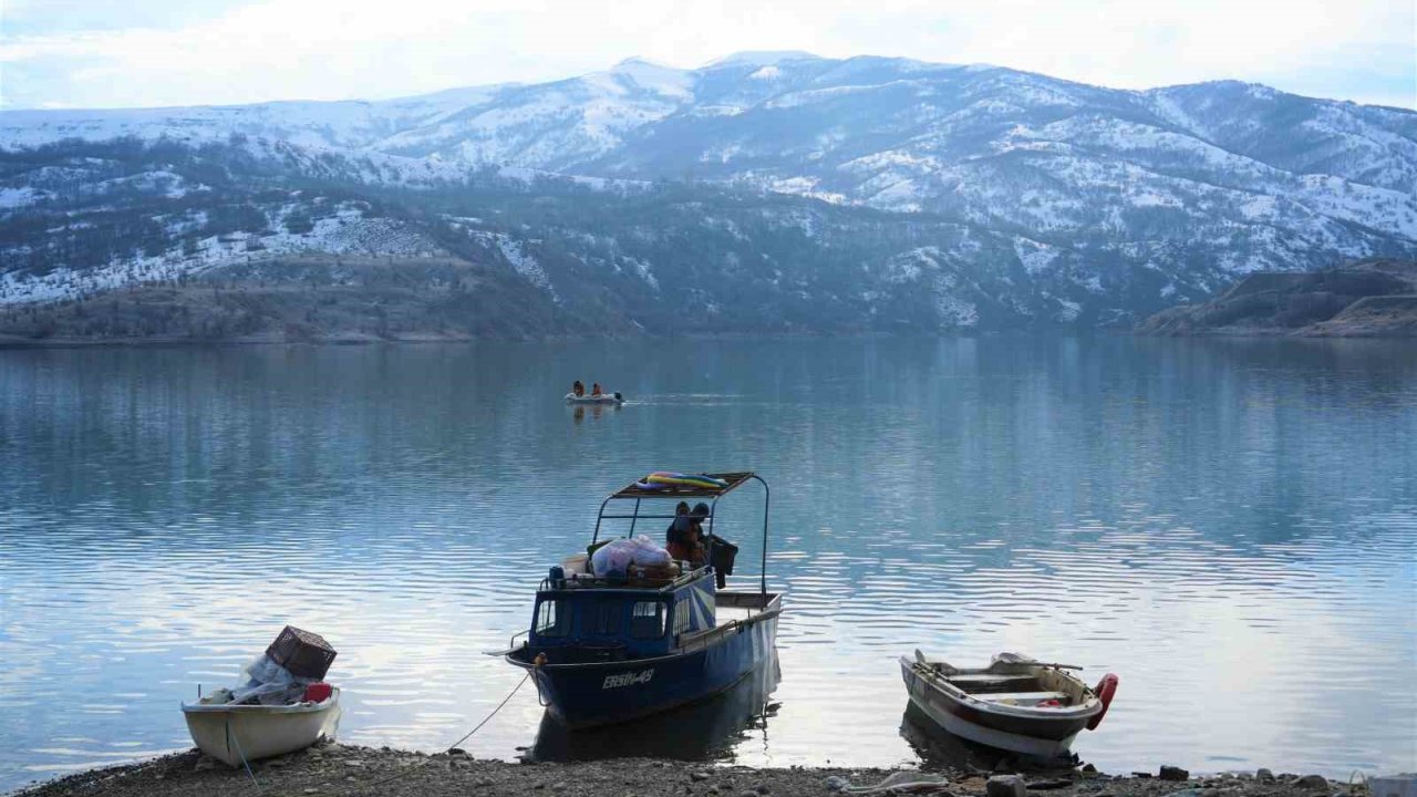 Muş’ta balıkçıların zorlu kış mesaisi: Kalehan Barajı’nda ekmek mücadelesi