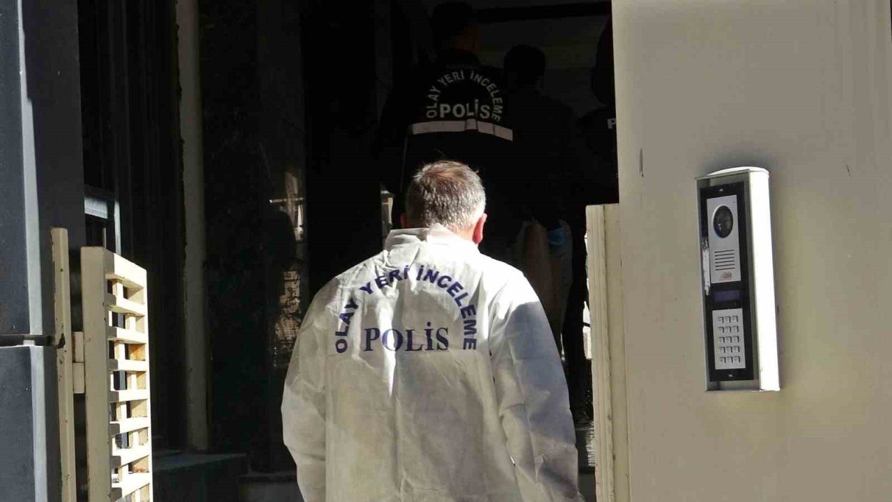 Antalya’da 19 yaşındaki Hiranur, yalnız yaşadığı evde ölü bulundu