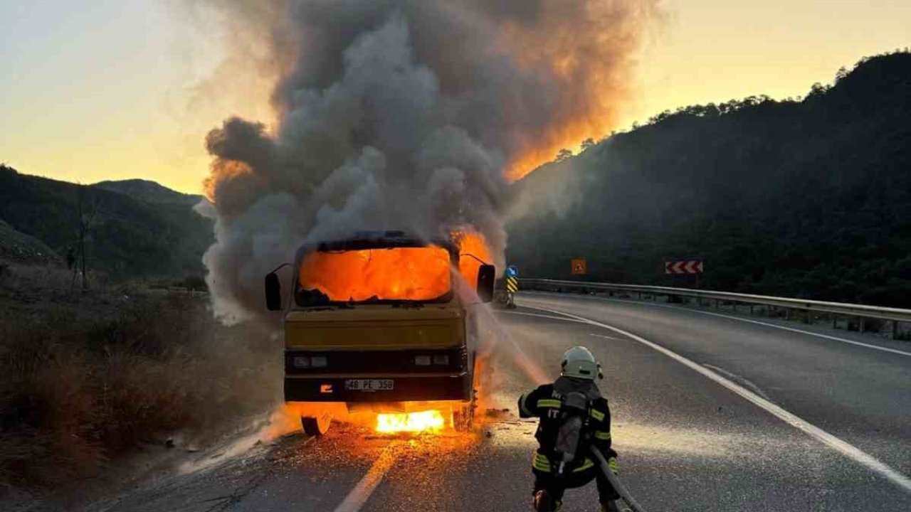 Yakıt dolu tanker alev aldı