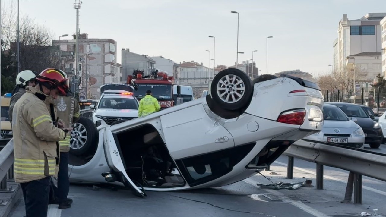 Avcılar’da E-5’te direksiyon hakimiyetini kaybeden sürücü takla attı: 2 yaralı