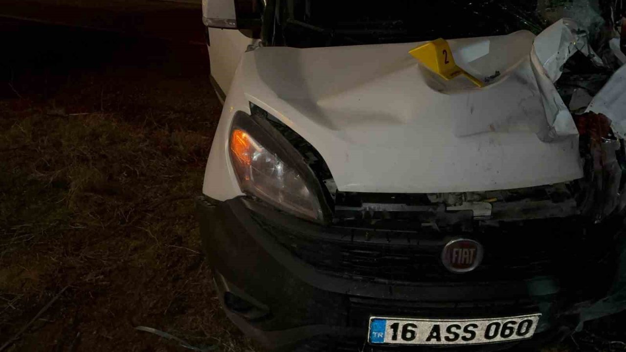 Arıza yapan aracının başında beklerken bir başka aracın çarpması sonucu öldü