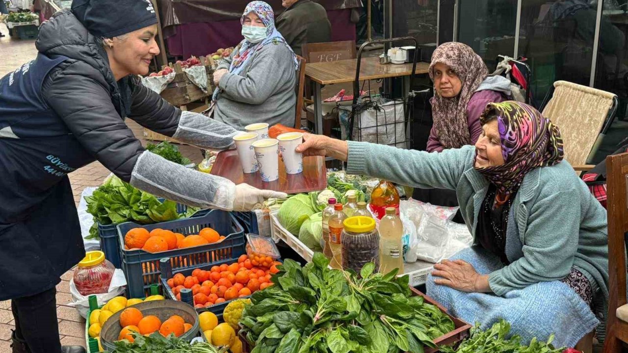 Büyükşehir’in sıcak çorba ikramı binlerce vatandaşa ulaşıyor