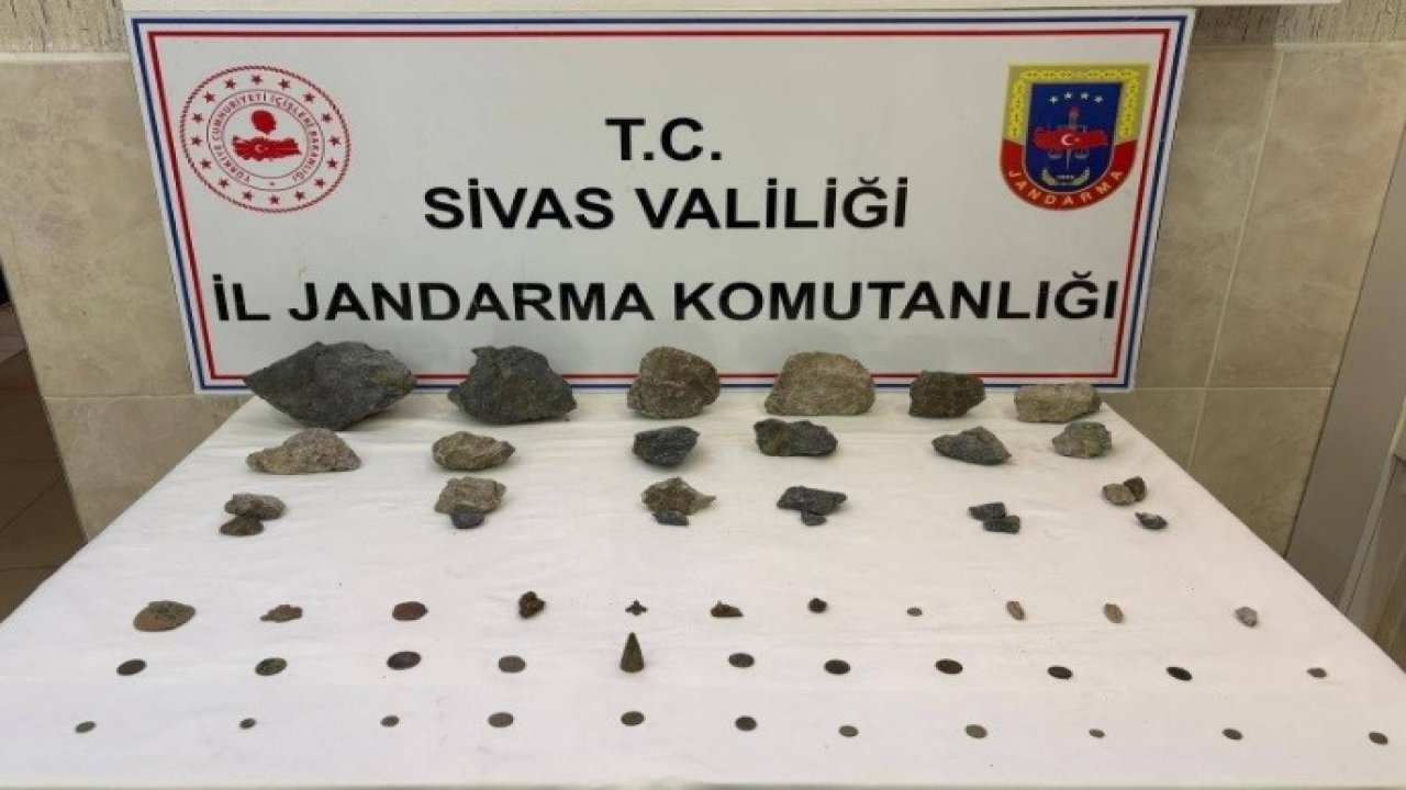 Sivas’ta tarihi eser niteliği taşıyan taşlar, sikkeler ve objeler ele geçirildi