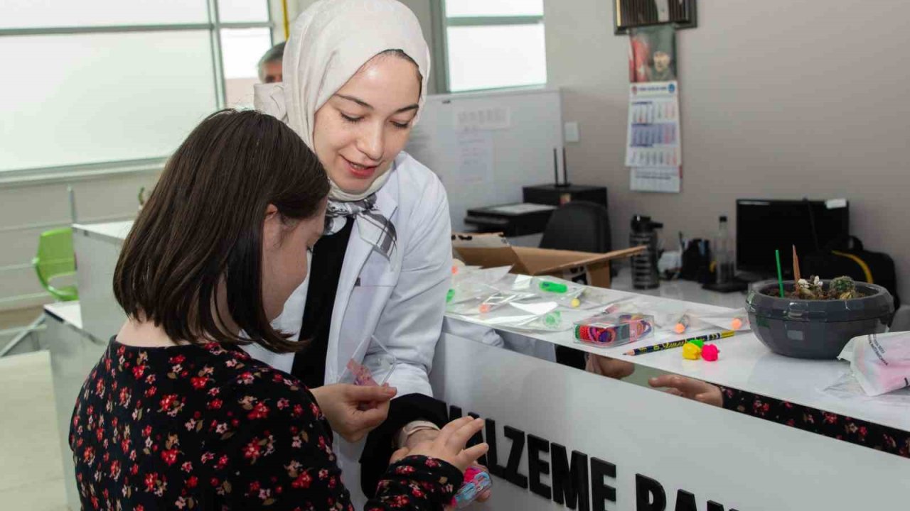 Selçuk Üniversitesi’nde özel çocukların diş tedavileri yapıldı