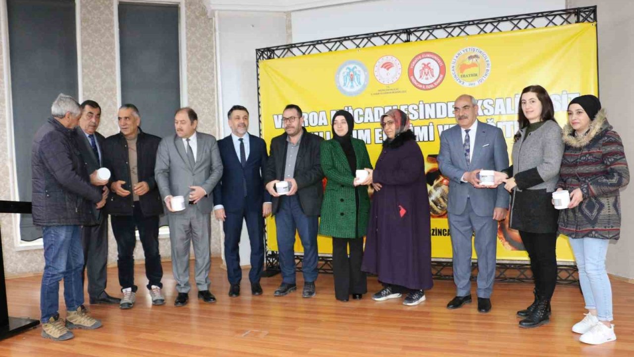 Erzincan’da Varroa’ya karşı oksalik asit kullanımı eğitimi ve dağıtımı yapıldı