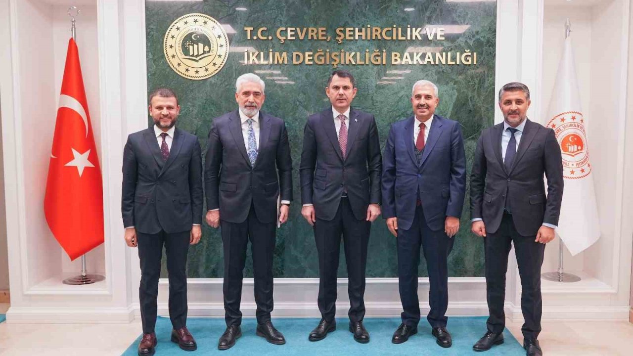 Eğil ve Hazro belediye başkanları Bakan Kurum ile görüştü