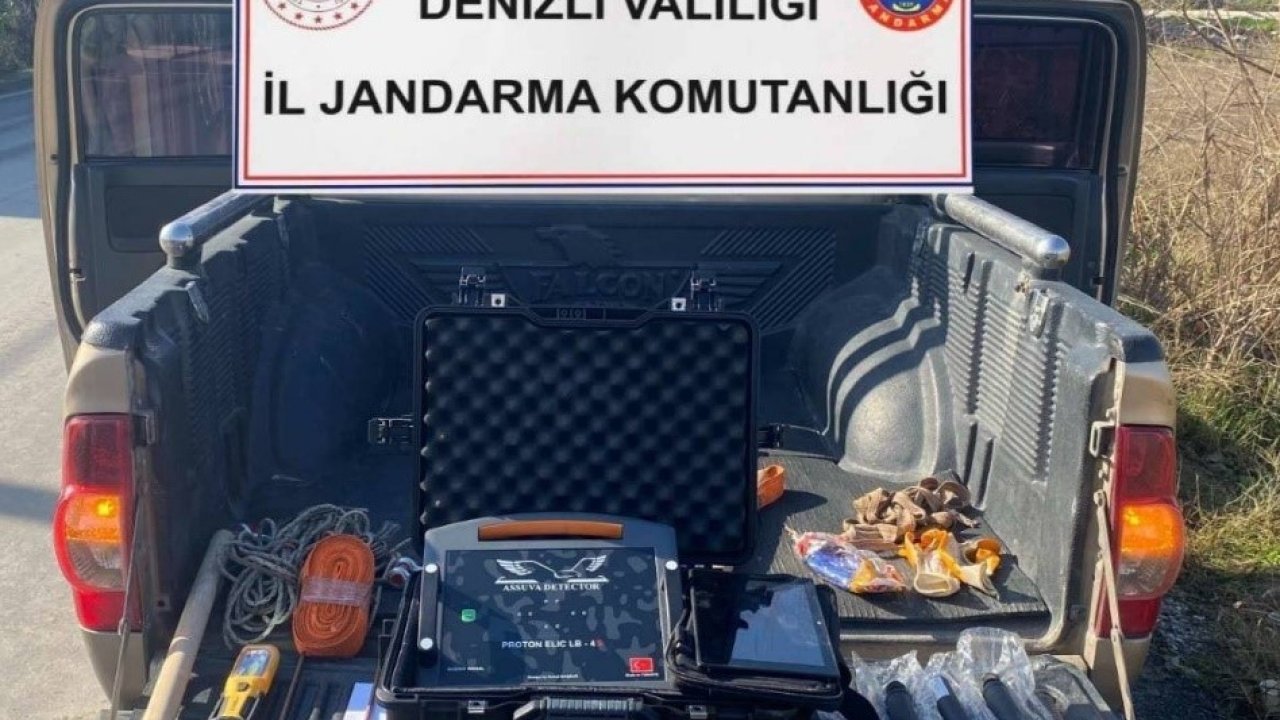 Denizli’de 4 defineci jandarma tarafından suçüstü yakalandı