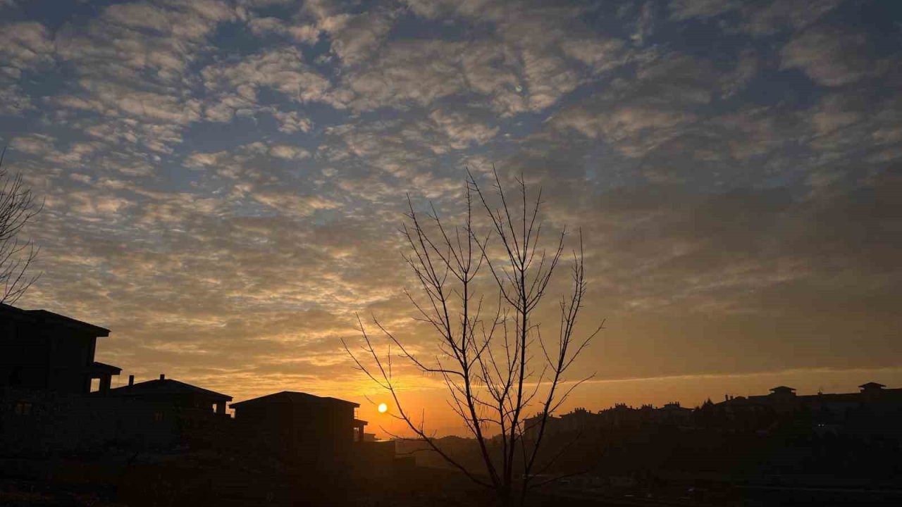 Eskişehir’de gün doğumunda kartpostallık manzaralar oluştu