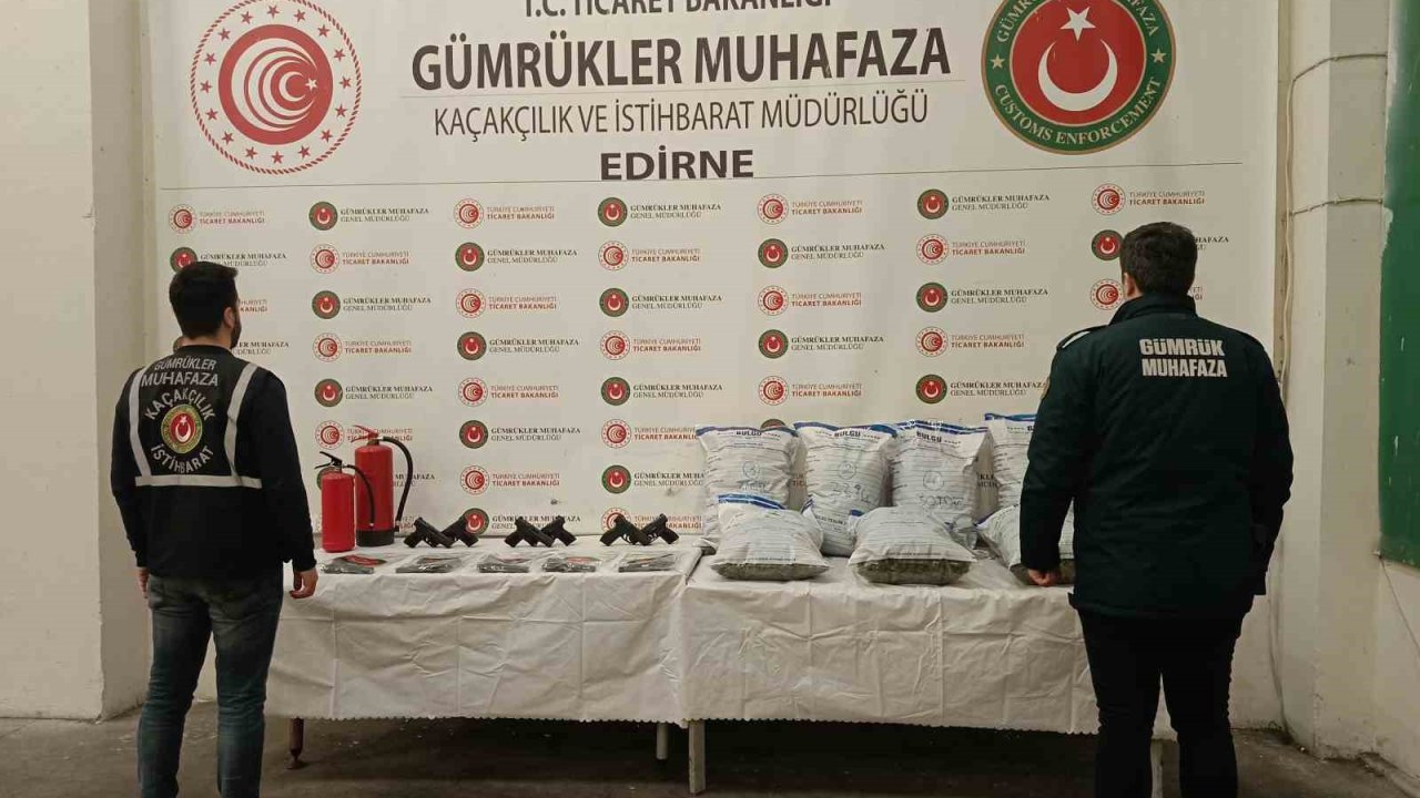 Yangın tüpüne ve tırın çeşitli yerlerine gizlenmiş tabanca ile mermi ele geçirildi