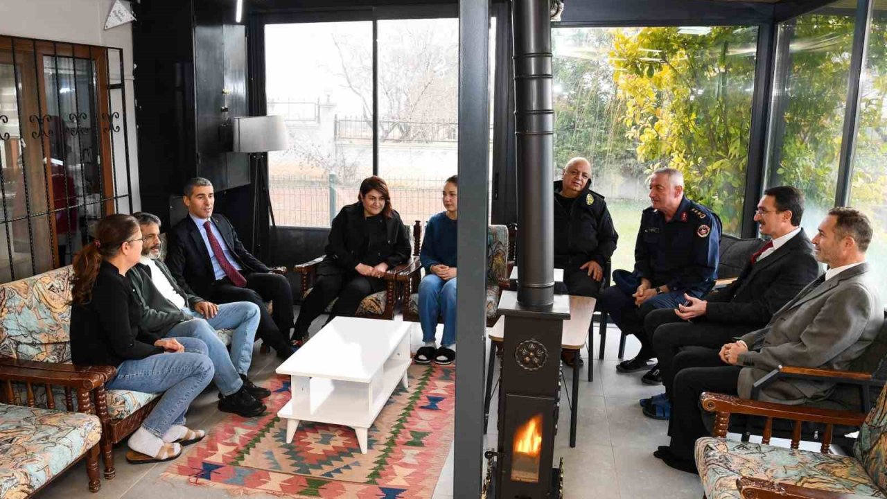 Vali Aktaş şehit ve gazi ailesini ziyaret etti